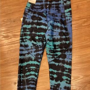 Old Navy Crop High Rise Go-Dry Blue and Black Tie-Dye Leggings NWT Size L